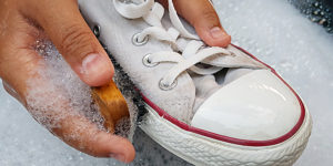 Почистить обувь, грязная обувь, сода, средства для чистки обуви, в домашних условиях