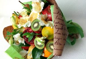 Необычные свадебные букеты из фруктов