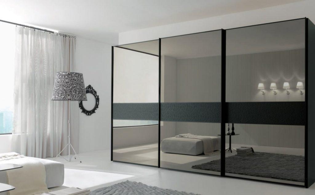 Зеркальный шкаф